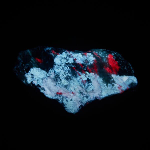 fluorescenční rubín v zoisitu, Tanzánie, 130g