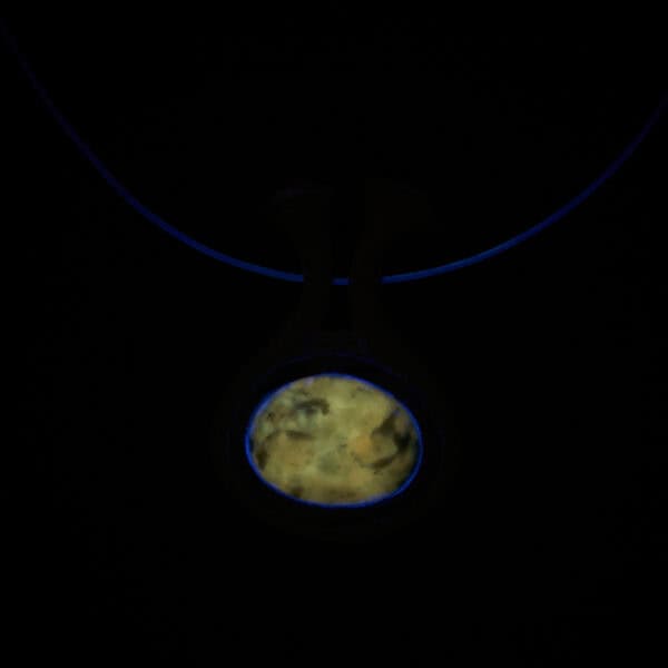 Autorský fluorescentní náhrdelník - kámen, dřevo - J006 - Image 3